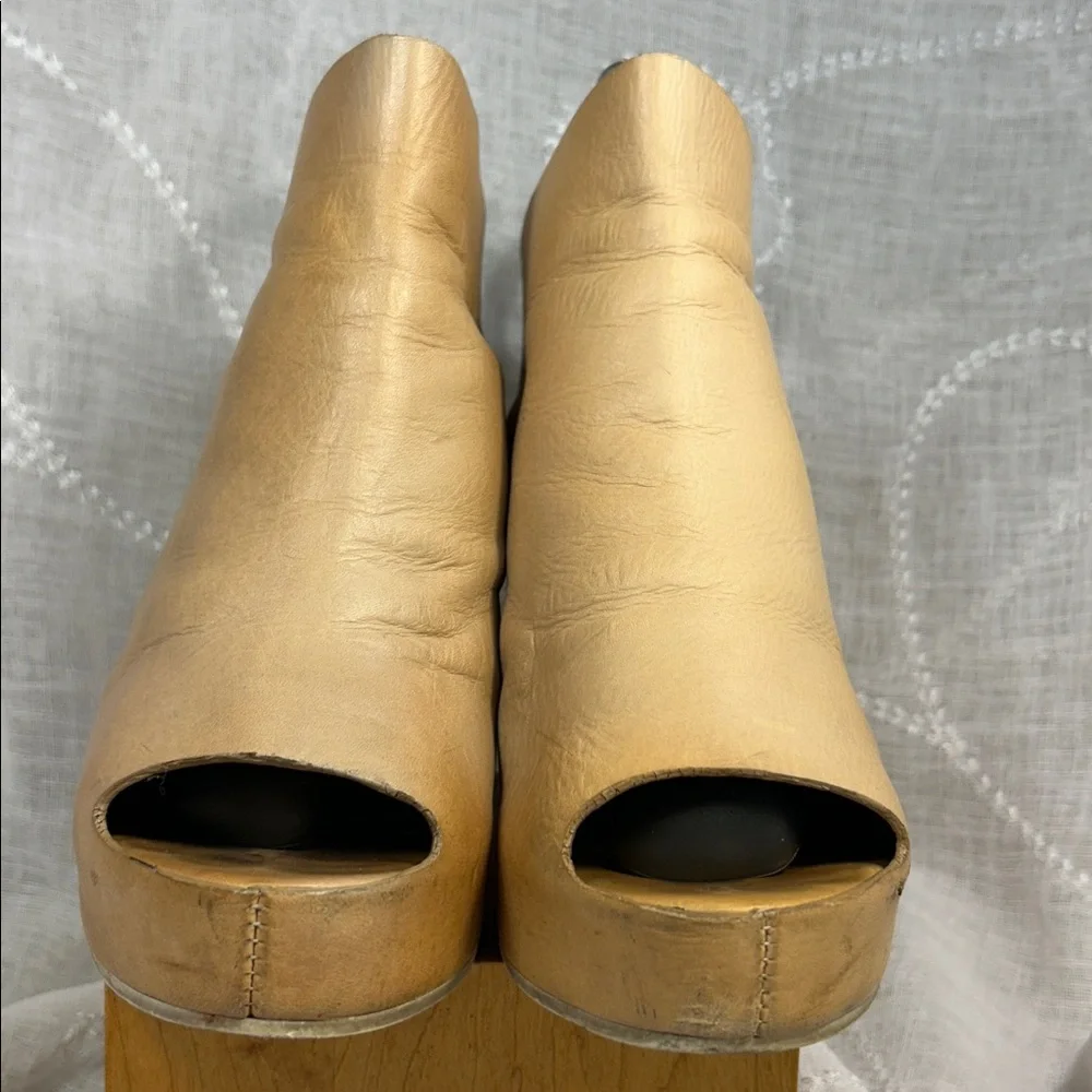 Balenciaga leather platform hidden heeled shoes sling back